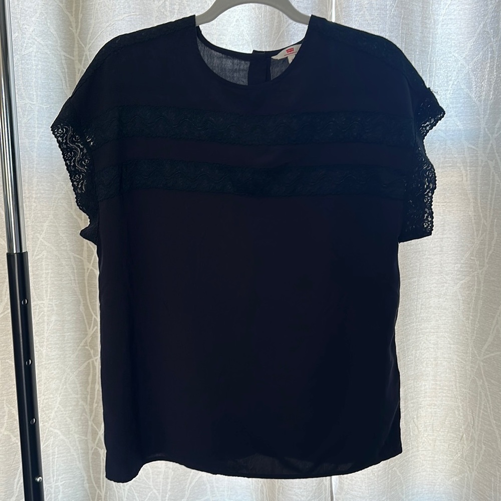 Levi’s Back Closure Lace Details Short Sleeve Top Black size S